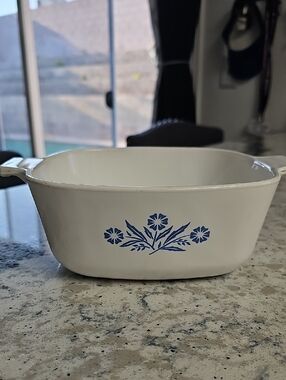 Corningware White Ceramic Casserole with Blue Cornflower Motif 1.5 QT